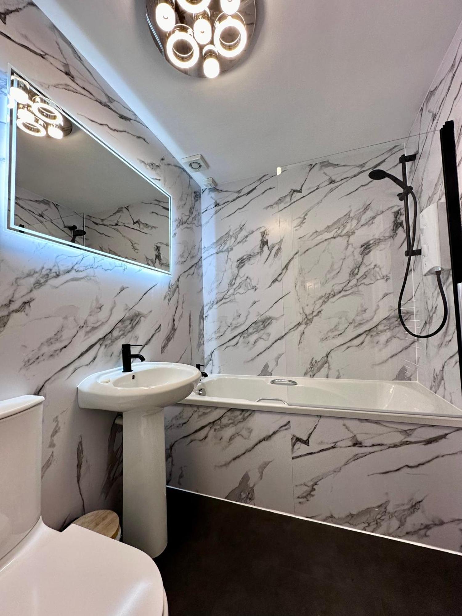 Rose Street'S Hidden Treasure- 2Bed Newly Refurbished Apt เอดินบะระ ภายนอก รูปภาพ